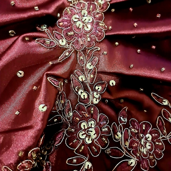 Embroidered plum Mini dress 👗 - Picture 7 of 9